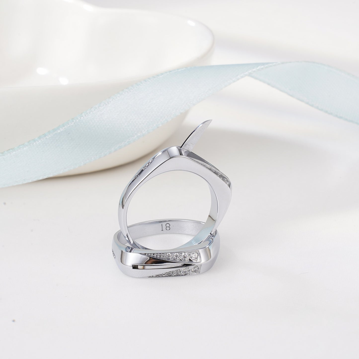 Shining crystal safety ring,self defense ring